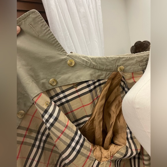 Vintage olive Burberry trench coat - Picture 12 of 13